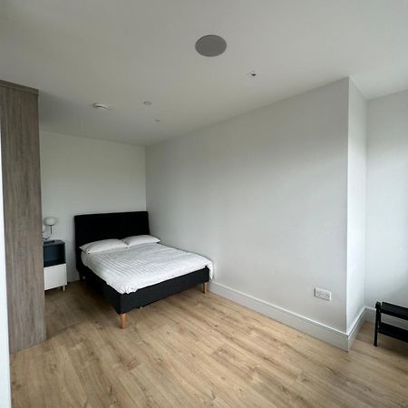 Luxx Apartment & Suites, London Heathrow Airport, Terminal 4, Piccadilly Underground Train Station Nearby! Hillingdon Exteriör bild