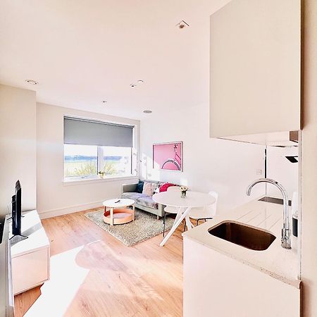 Luxx Apartment & Suites, London Heathrow Airport, Terminal 4, Piccadilly Underground Train Station Nearby! Hillingdon Exteriör bild
