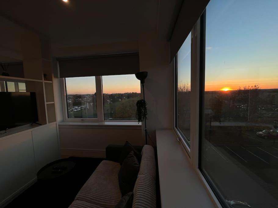 Luxx Apartment & Suites, London Heathrow Airport, Terminal 4, Piccadilly Underground Train Station Nearby! Hillingdon Exteriör bild