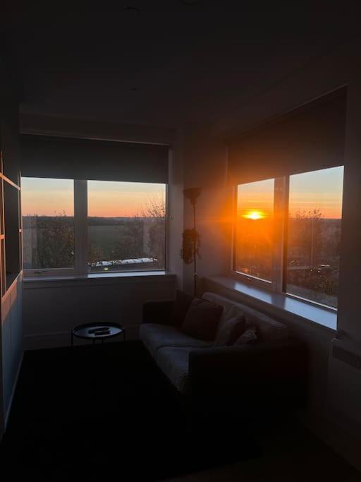 Luxx Apartment & Suites, London Heathrow Airport, Terminal 4, Piccadilly Underground Train Station Nearby! Hillingdon Exteriör bild