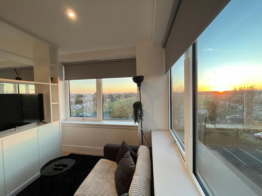 Luxx Apartment & Suites, London Heathrow Airport, Terminal 4, Piccadilly Underground Train Station Nearby! Hillingdon Exteriör bild