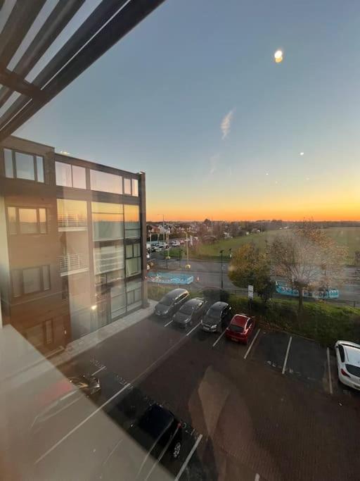 Luxx Apartment & Suites, London Heathrow Airport, Terminal 4, Piccadilly Underground Train Station Nearby! Hillingdon Exteriör bild
