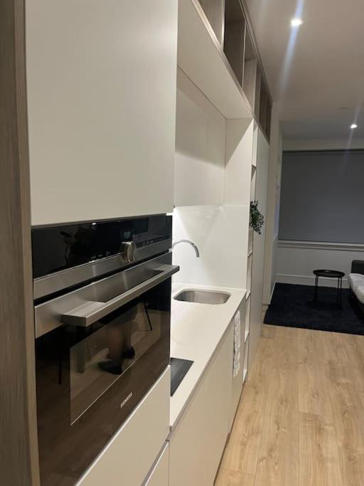 Luxx Apartment & Suites, London Heathrow Airport, Terminal 4, Piccadilly Underground Train Station Nearby! Hillingdon Exteriör bild