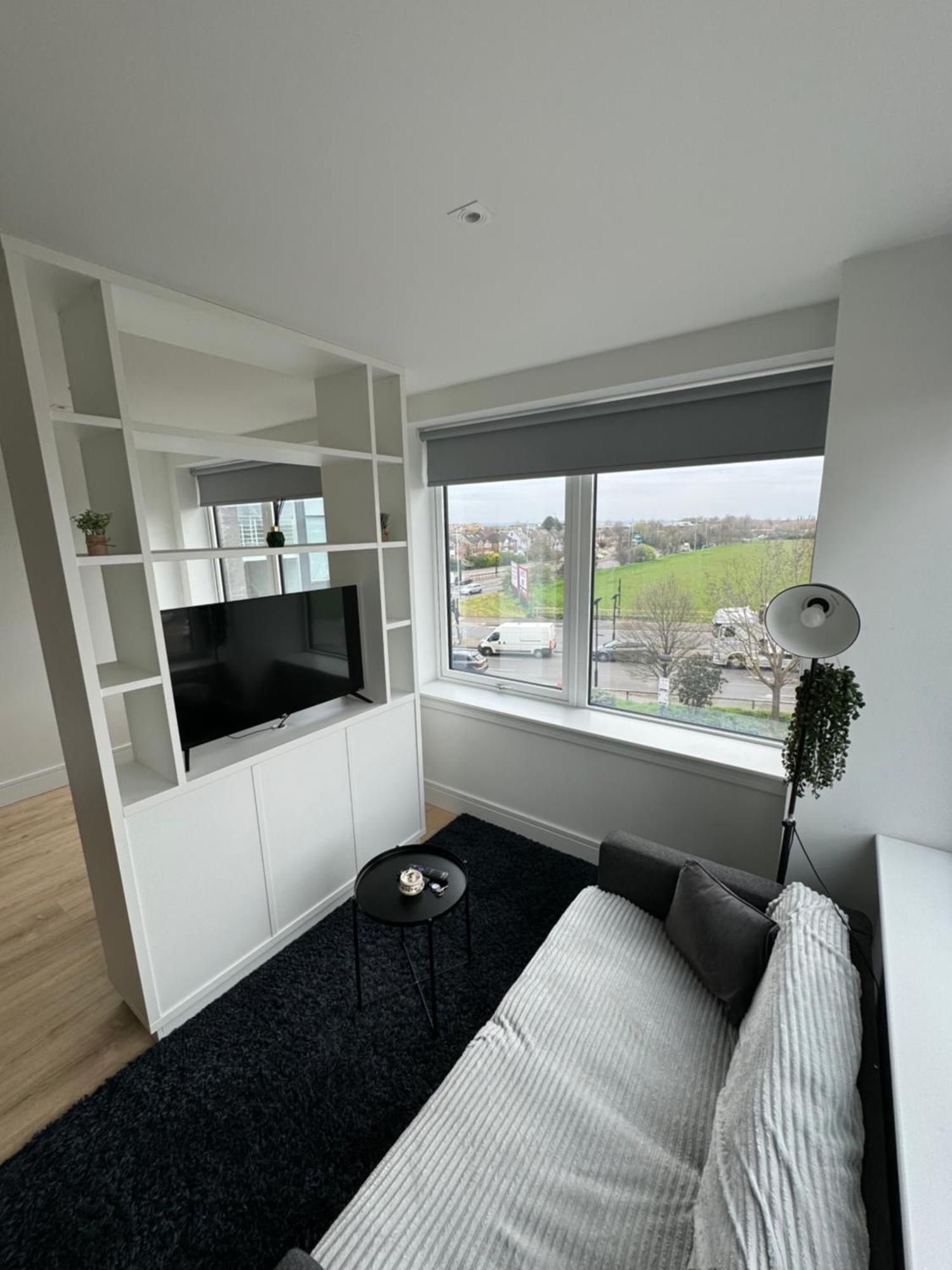 Luxx Apartment & Suites, London Heathrow Airport, Terminal 4, Piccadilly Underground Train Station Nearby! Hillingdon Exteriör bild