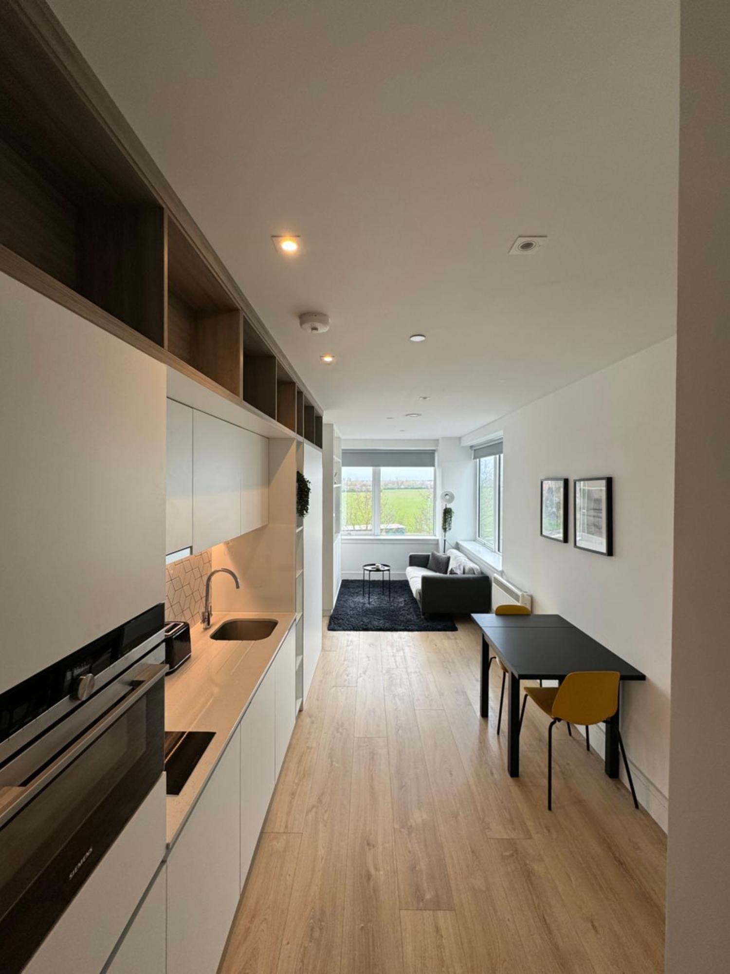 Luxx Apartment & Suites, London Heathrow Airport, Terminal 4, Piccadilly Underground Train Station Nearby! Hillingdon Exteriör bild