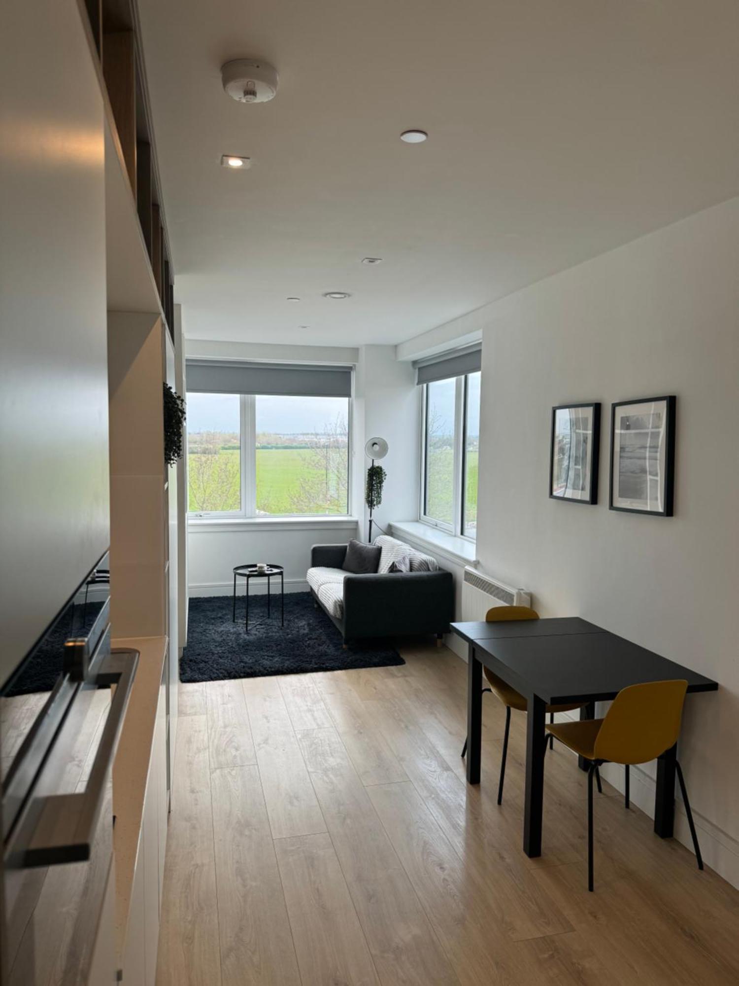 Luxx Apartment & Suites, London Heathrow Airport, Terminal 4, Piccadilly Underground Train Station Nearby! Hillingdon Exteriör bild