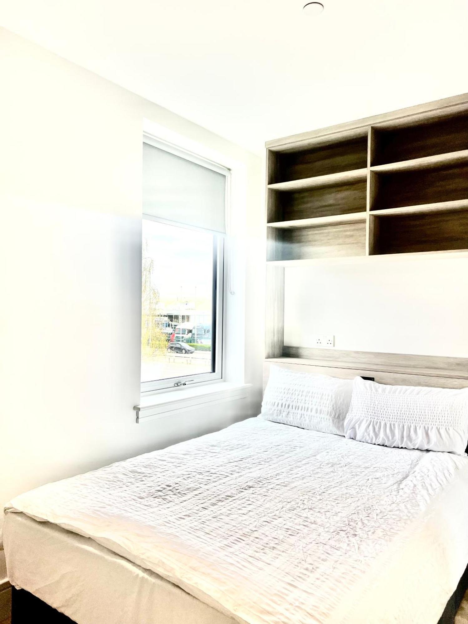 Luxx Apartment & Suites, London Heathrow Airport, Terminal 4, Piccadilly Underground Train Station Nearby! Hillingdon Exteriör bild