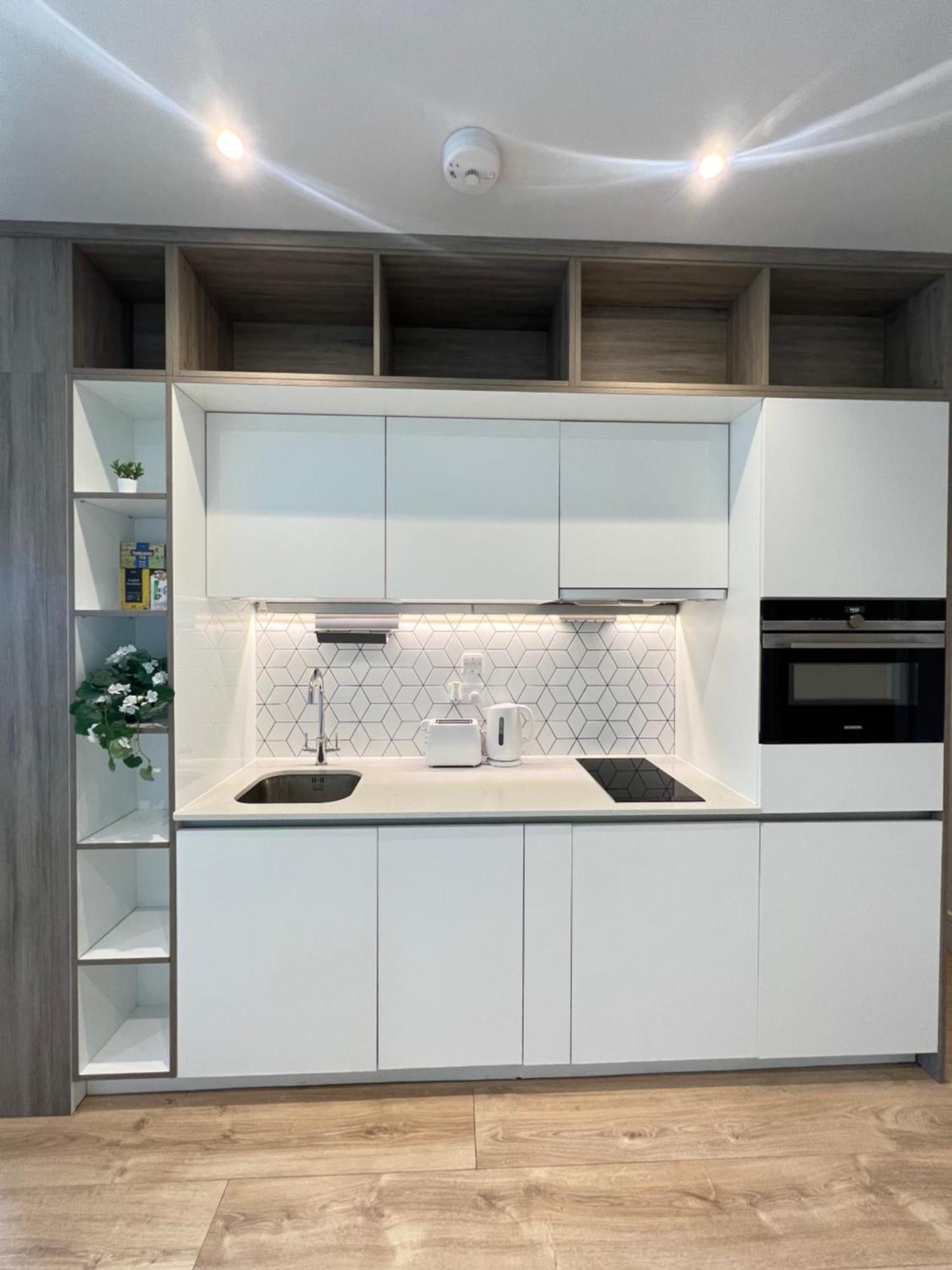 Luxx Apartment & Suites, London Heathrow Airport, Terminal 4, Piccadilly Underground Train Station Nearby! Hillingdon Exteriör bild